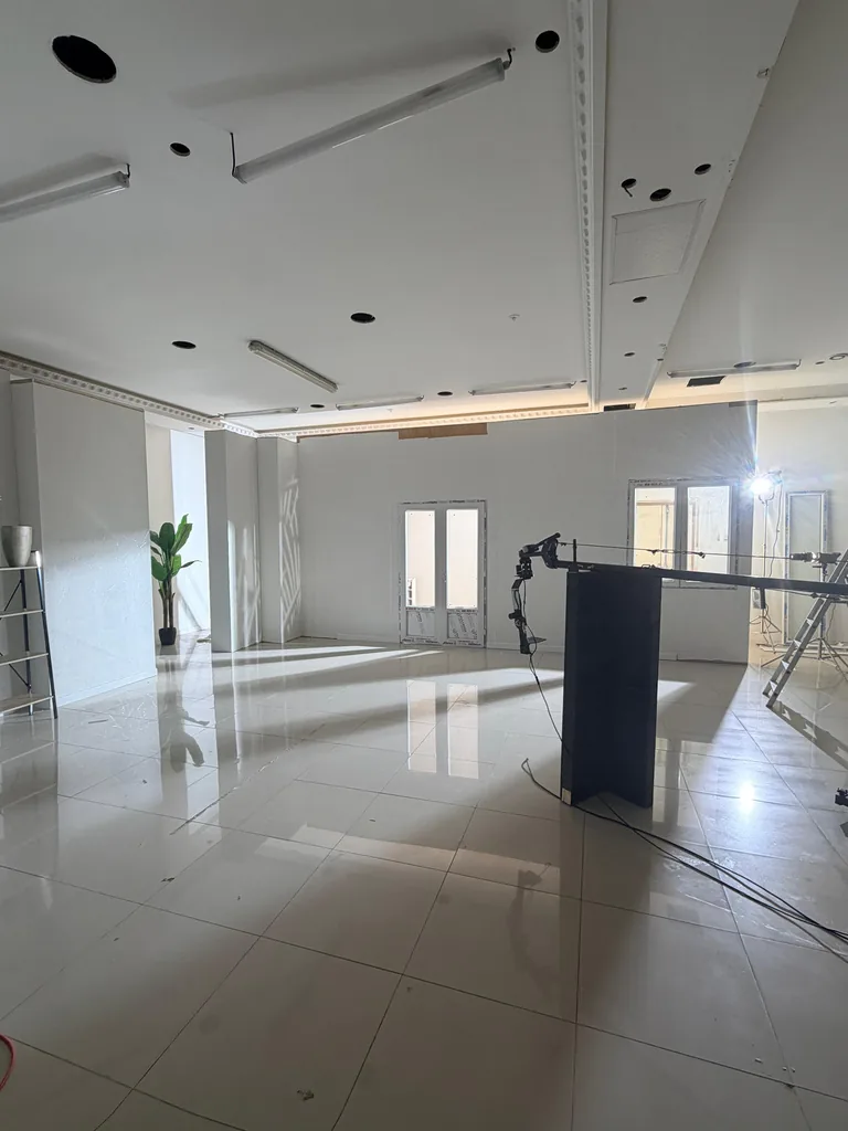 Gust Studios' large single-level stage