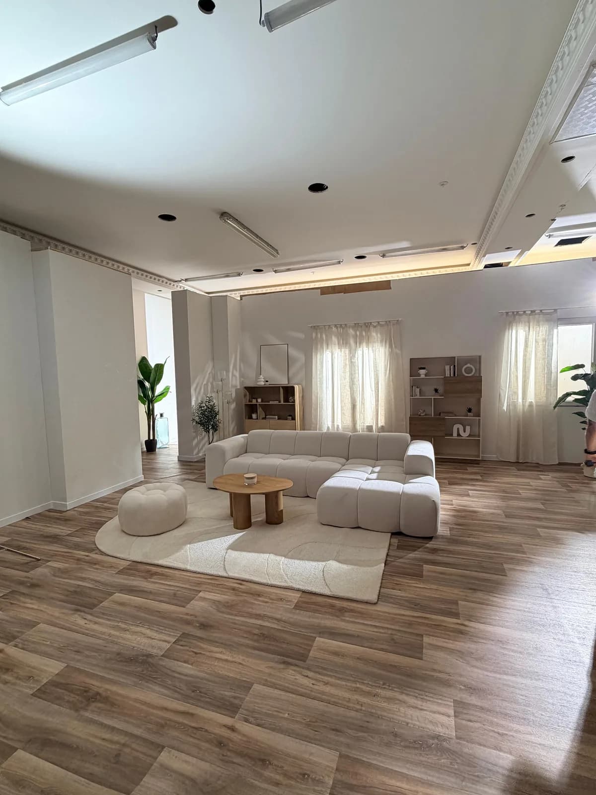 D-02, The apartment