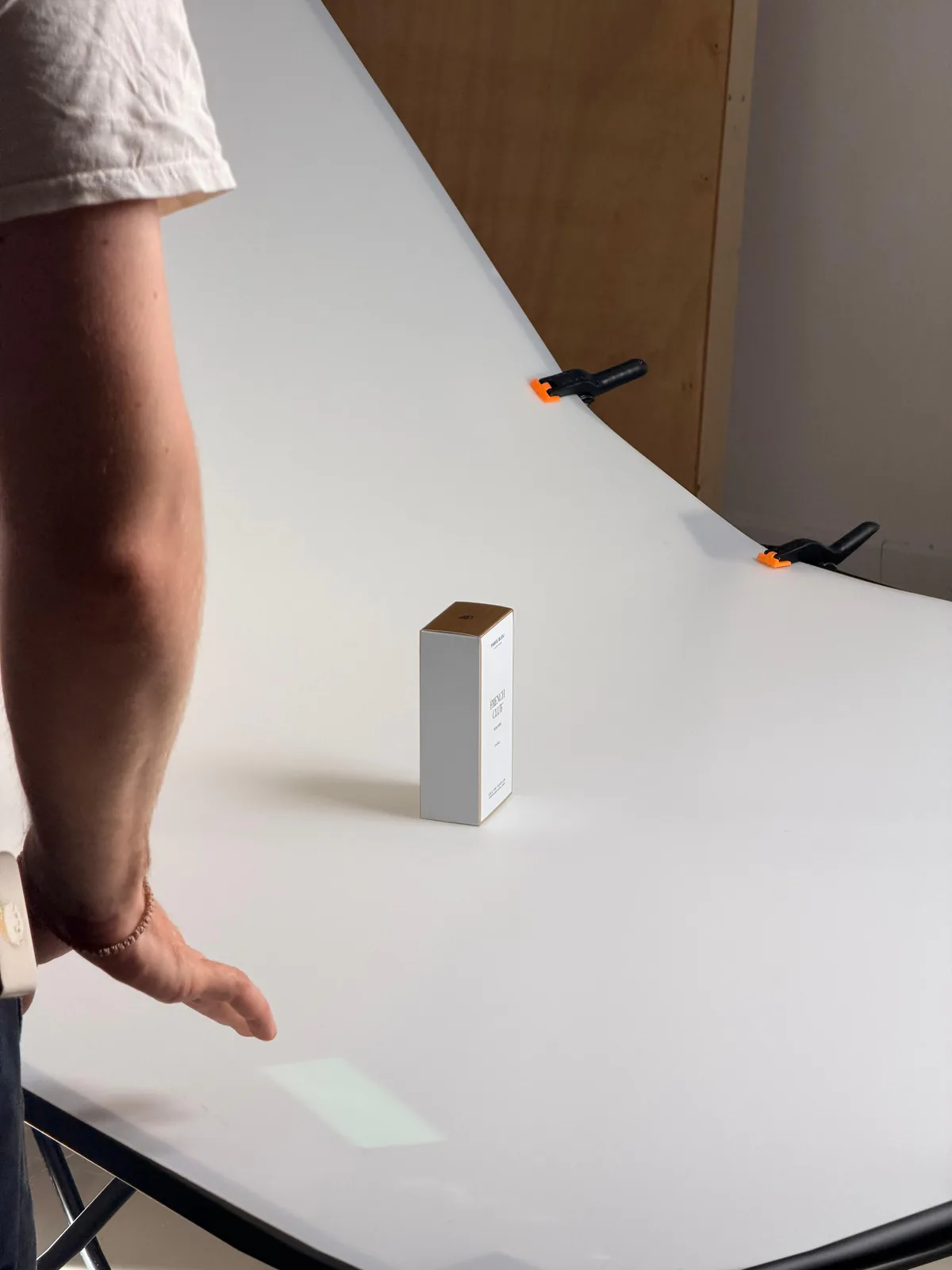 D-04, Projection and green screen