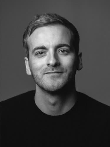 Portrait en noir et blanc d'Alexandre Velardocchio, cofondateur de Gust