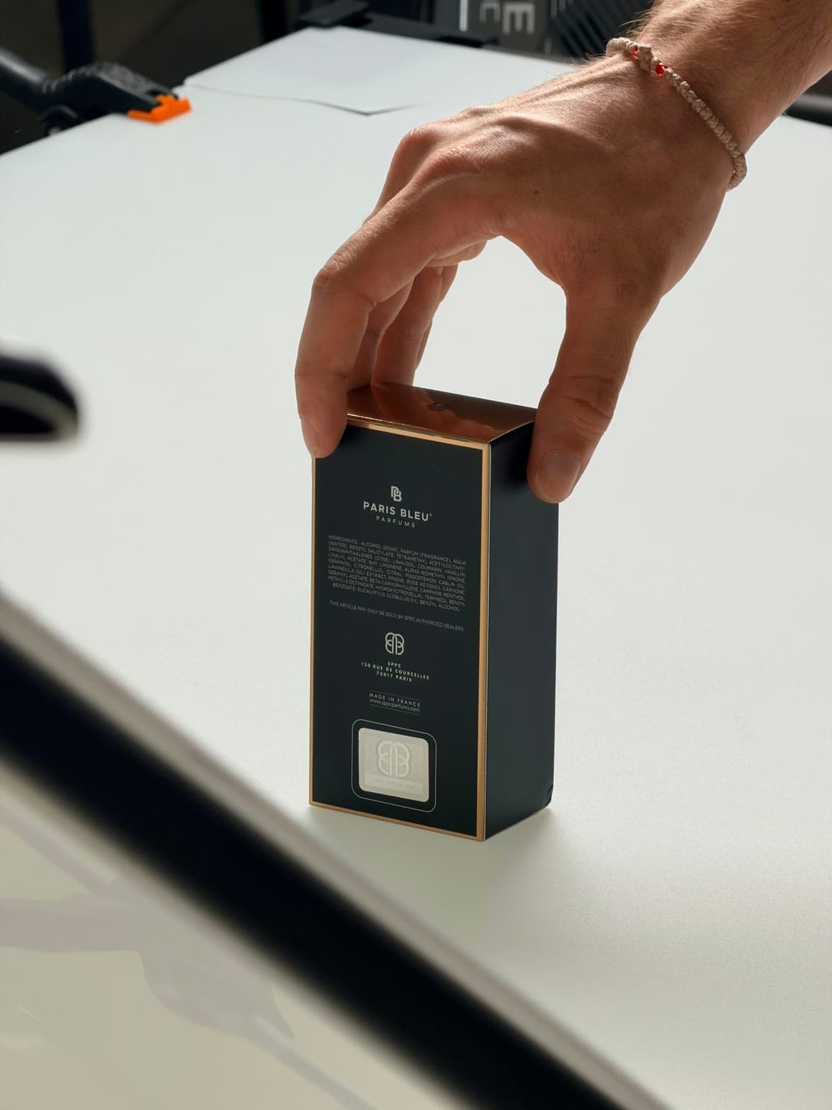 Packshot produit sur fond blanc dans un studio Gust